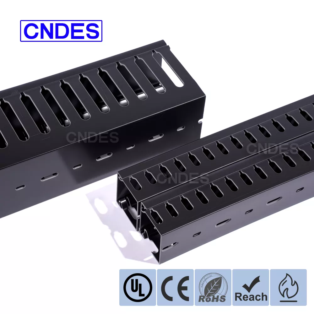 Saluran Pendawaian PVC Berslot Hitam